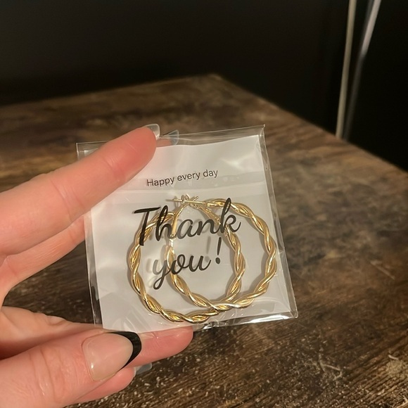 Gold Hoops Earrings with twist - Picture 2 of 3